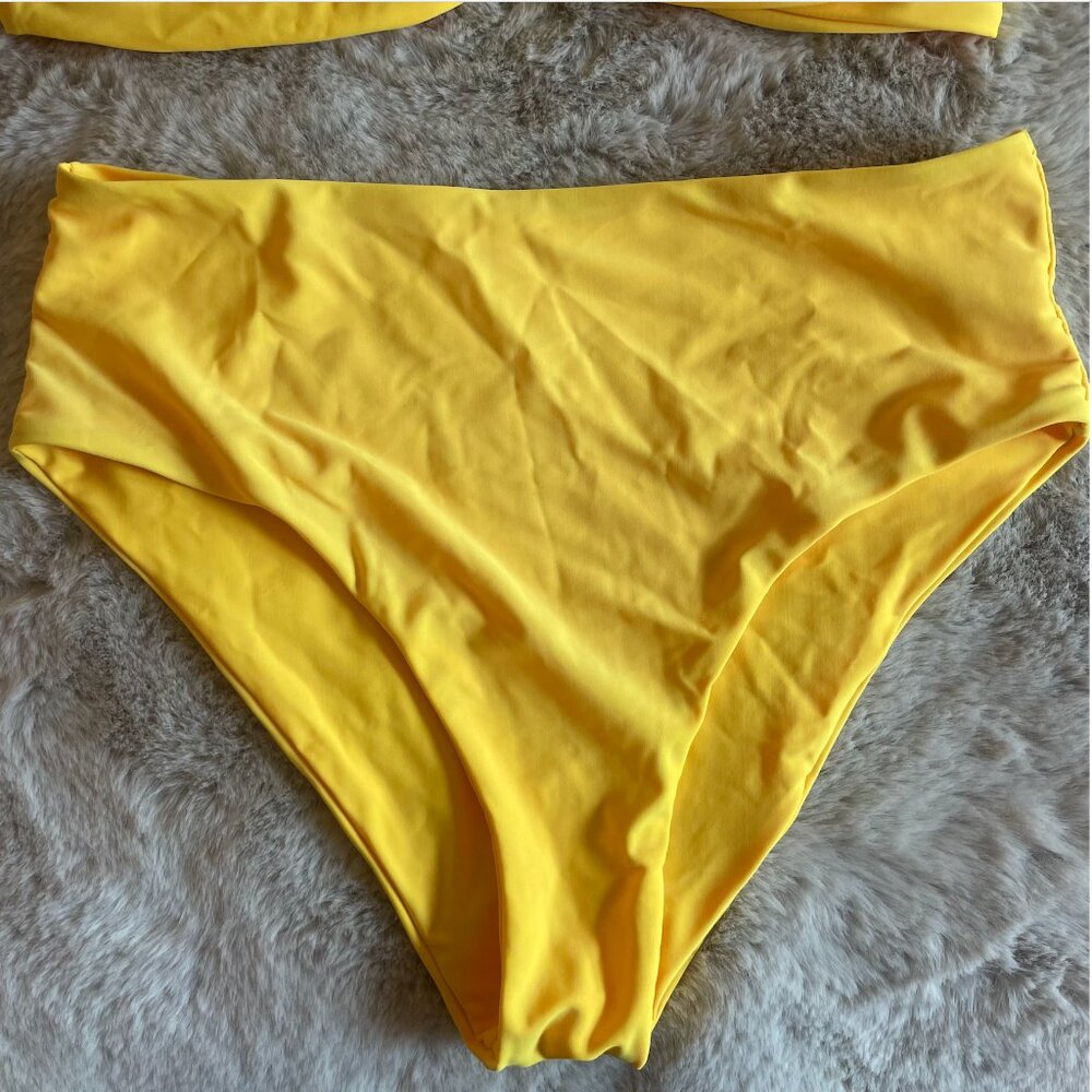 Blooming Jelly Yellow Twist Front Bikini Set – Size Large - Picture 3 of 6